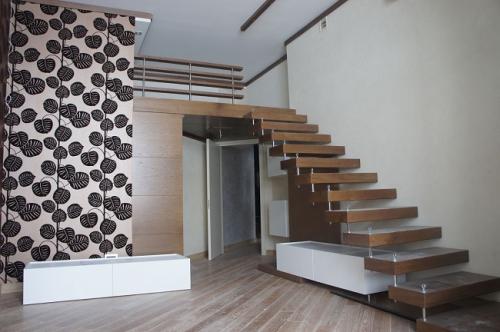 Лестница на второй этаж в частном доме на одном косоуре. Обзор лестниц на второй этаж для частного дома