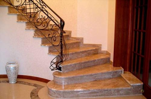 Лестница на второй этаж в частном доме на одном косоуре. Обзор лестниц на второй этаж для частного дома