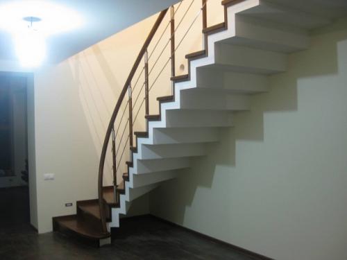 Лестница на второй этаж в частном доме на одном косоуре. Обзор лестниц на второй этаж для частного дома