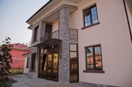 Пластиковые двери входные для частного дома. Достоинства и недостатки