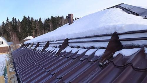 Какая металлочерепица лучше для крыши частного дома. В чем преимущества и недостатки металлочерепицы