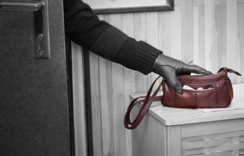 Как обезопасить квартиру от воров на время отпуска. Как защитить квартиру от воров на время отпуска