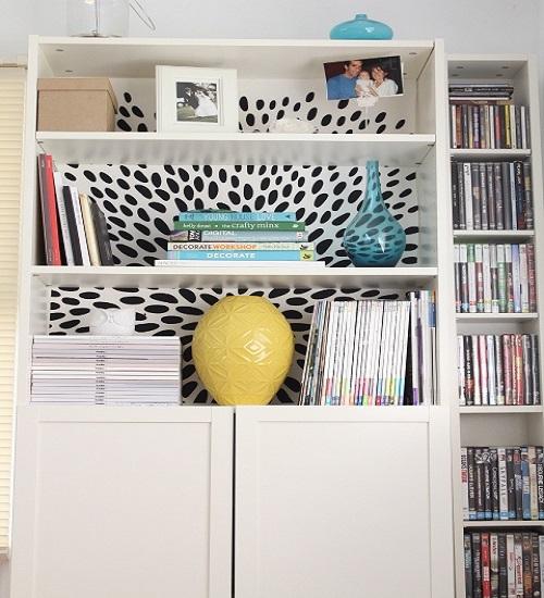 Что делать с пестрыми обоями.  Обновляем мебель.