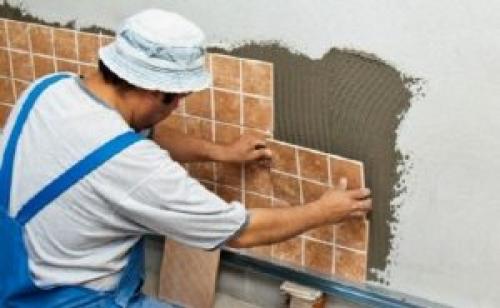 Можно ли клеить плитку на шпаклевку на стену. Укладка керамической плитки на прошпаклеванную стену: можно ли класть или клеить плитку, если стена шпаклеванная