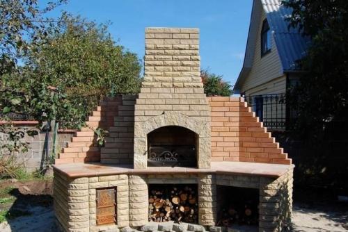 Кладка барбекю своими руками. Барбекю из кирпича: как сделать простой комплекс своими руками. Проекты, чертежи и порядок выполнения работ