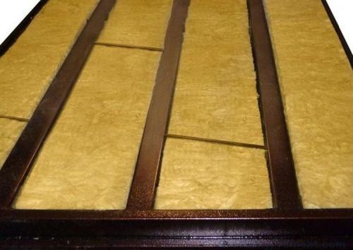 Утепление металлических входных дверей. Утепление