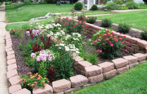 Клумбы из камня и кирпича. Клумбы из кирпича —, как красиво сложить своими руками? 115 фото и советы дизайнеров