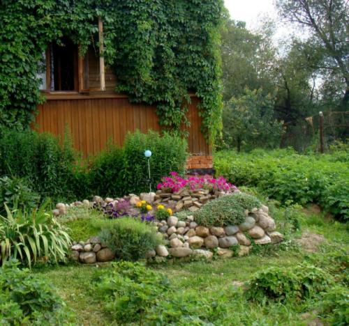 Как засыпать клумбу камнями. Материалы которые нужны для сбора клумбы из камней