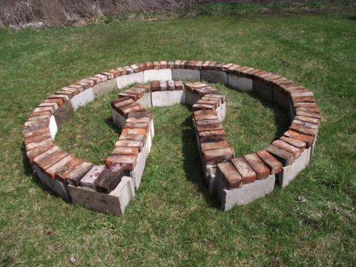 Клумбы из камня и кирпича. Клумбы из кирпича —, как красиво сложить своими руками? 115 фото и советы дизайнеров