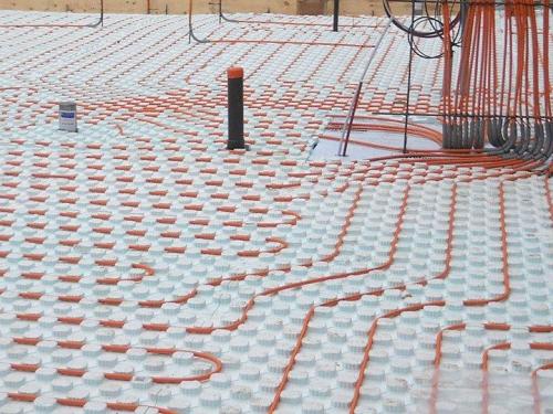 Что лучше тёплый пол или радиаторы отопления в частном доме. Что лучше, радиаторы или теплый пол? Почему эксперты расходятся во мнениях?