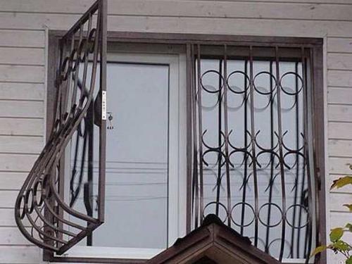 Виды решеток на окна из арматуры. Металлические решетки на окна: виды и монтажные премудрости