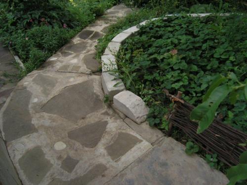 Как украсить бетонную дорожку после заливки. Бетонные дорожки: советы профессионалов и инструкция по укладке своими руками (95 фото)