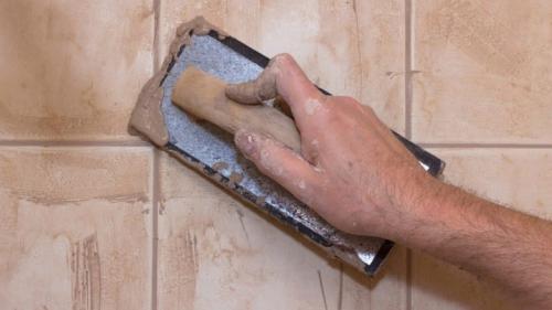 Как промазать швы между плиткой. Что такое затирка для плитки 01