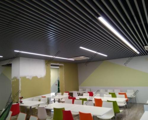 Монтаж кубообразного реечного потолка. 