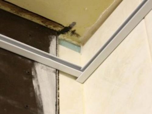 Монтаж реечного потолка своими руками. Пошаговая инструкция монтажа 09