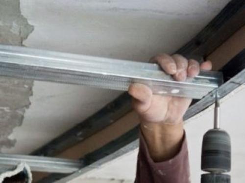 Монтаж реечного потолка своими руками. Пошаговая инструкция монтажа 05