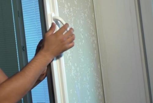 Пластиковое окно не закрывается плотно. Что делать, если рукоятка не проворачивается до конца