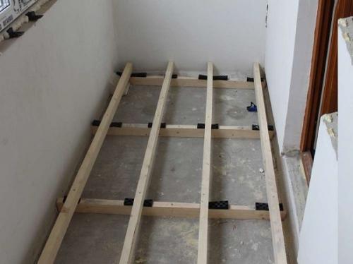 Пол на лагах на балконе. Пол по лагам