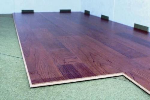 Укладка ламината на линолеум. Можно ли класть ламинат поверх линолеума?