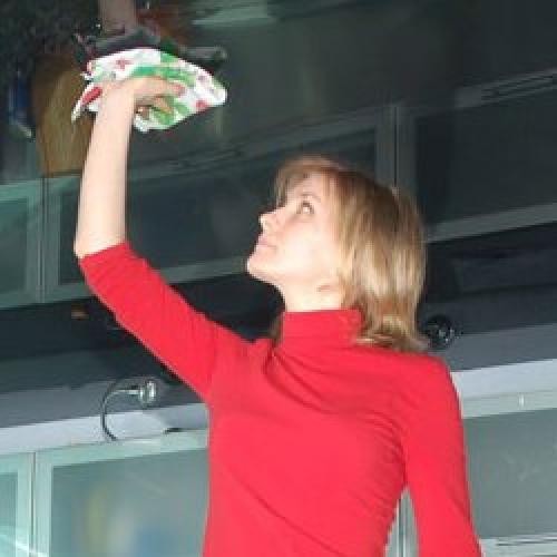 Что нельзя делать с натяжным потолком. Натяжные потолки – особенности деликатного ухода