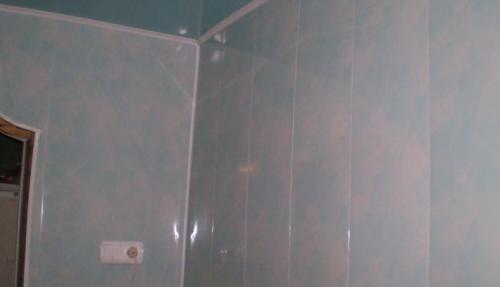 Монтаж панелей ПВХ на потолок без обрешетки. Как крепить панели ПВХ без обрешетки?