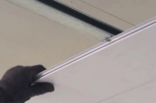 Монтаж панелей ПВХ на потолок без обрешетки. Как крепить панели ПВХ без обрешетки?