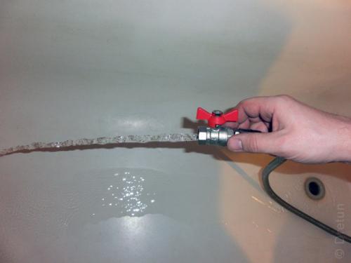 Как перекрыть воду в одной квартире 05