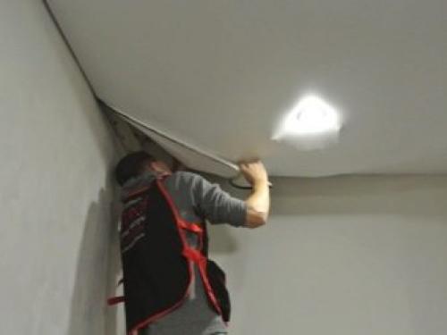 Монтаж натяжных пвх потолков. Особенности 01