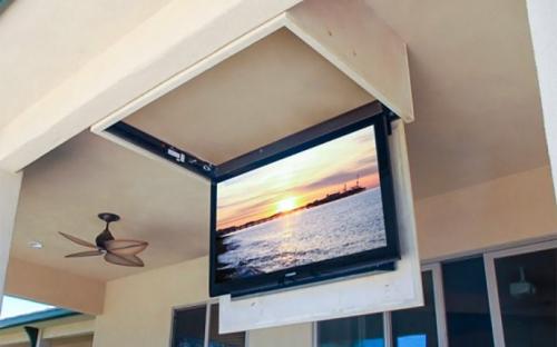 На какой высоте повесить на стену телевизор. На какой высоте вешать телевизор на кухне