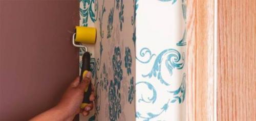 Как клеить флизелиновые обои на виниловой основе. Оклейка сложных участков