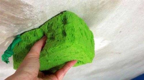 Подготовка потолка к покраске после побелки. Удаляем старую отделку