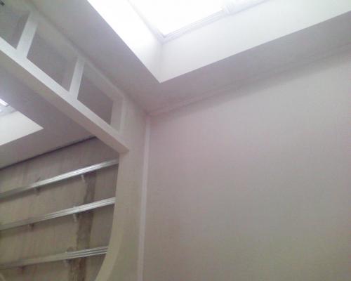 Как клеить флизелиновые обои на неровные стены. Как наклеить плотные обои на неровные стены