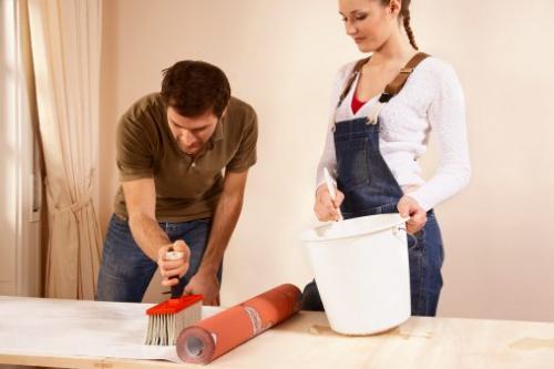 Как клеить флизелиновые обои под покраску. Технология поклейки