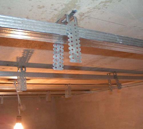 Монтаж гипсокартона на стену с профилем. Монтаж профиля гипсокартона своими руками: вертикальные участки