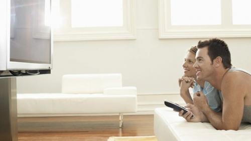 На какую высоту вешать телевизор на стену. На какой высоте от пола устанавливать телевизор: рекомендации эксперта 15 На какую высоту вешать телевизор на стену. На какой высоте от пола устанавливать телевизор: рекомендации эксперта 15