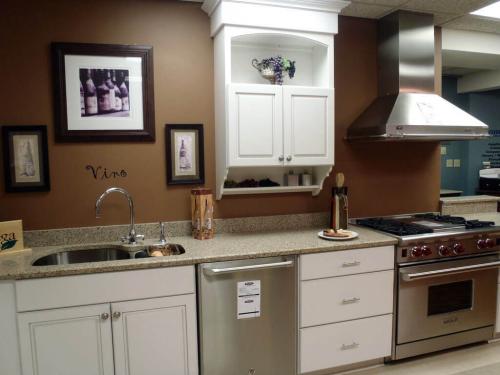 Какие цвета в интерьере сочетаются с бежевым и коричневым. С какими цветами сочетается в интерьере 30