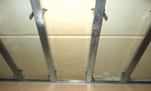 Установка пластиковых панелей на потолок. Монтажные работы 01