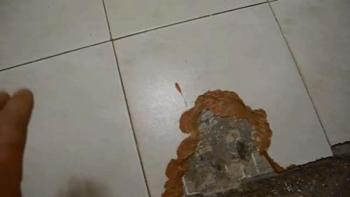 Как положить новую плитку вместо старой. Можно ли оставлять старое покрытие?