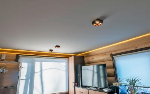 Натяжной потолок это.  Как правильно выбрать натяжной потолок. Преимущества и недостатки натяжных потолков.