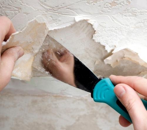 Подготовка потолка к покраске после побелки. Удаляем старую отделку