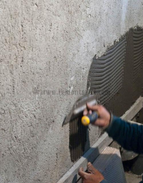 Как положить плитку на стену в углу. Как правильно положить плитку в углах?