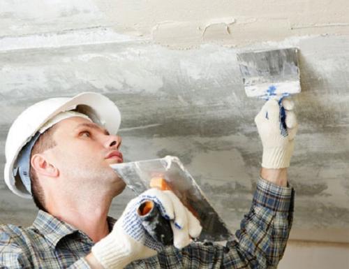 Как дешево выровнять потолок. Как выровнять потолок шпаклевкой