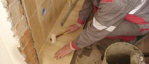 Укладка плитки на кирпичную стену. Как положить плитку на кирпичную стену?