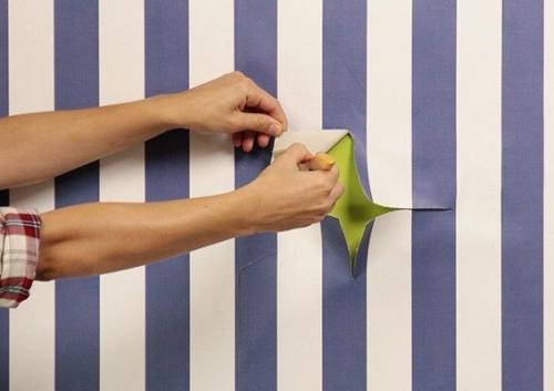 Как клеить флизелиновые обои без пузырей. Простой способ убрать пузыри на обоях после поклейки