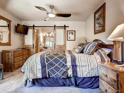 Сочетание бежевого и голубого. С какими цветами сочетается голубой? 26