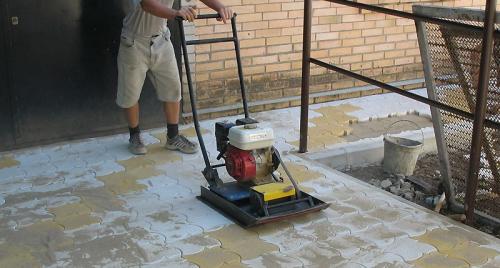 Как правильно класть плитку тротуарную. Как правильно укладывать тротуарную плитку. Пошаговая инструкция