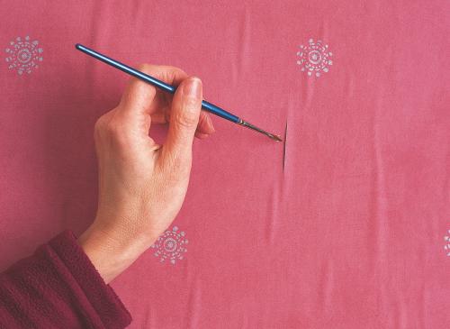 Как клеить флизелиновые обои без пузырей. Простой способ убрать пузыри на обоях после поклейки