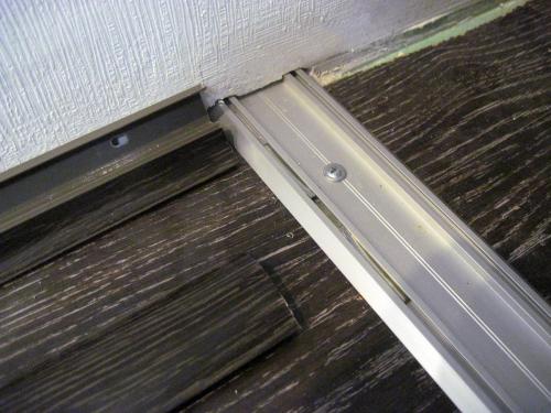 Как повесить двери на шкаф купе. Инструкция по установке