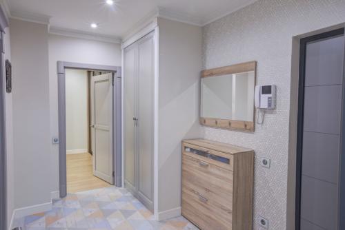 Как выбрать обои в коридор. Стиль