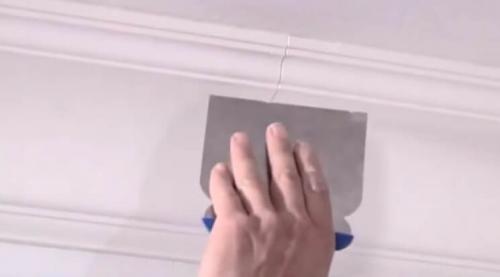 Как правильно приклеить потолочный плинтус. Как правильно клеить? 07